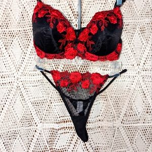 NWOT, Women's sexy bra and panty set, size 38C